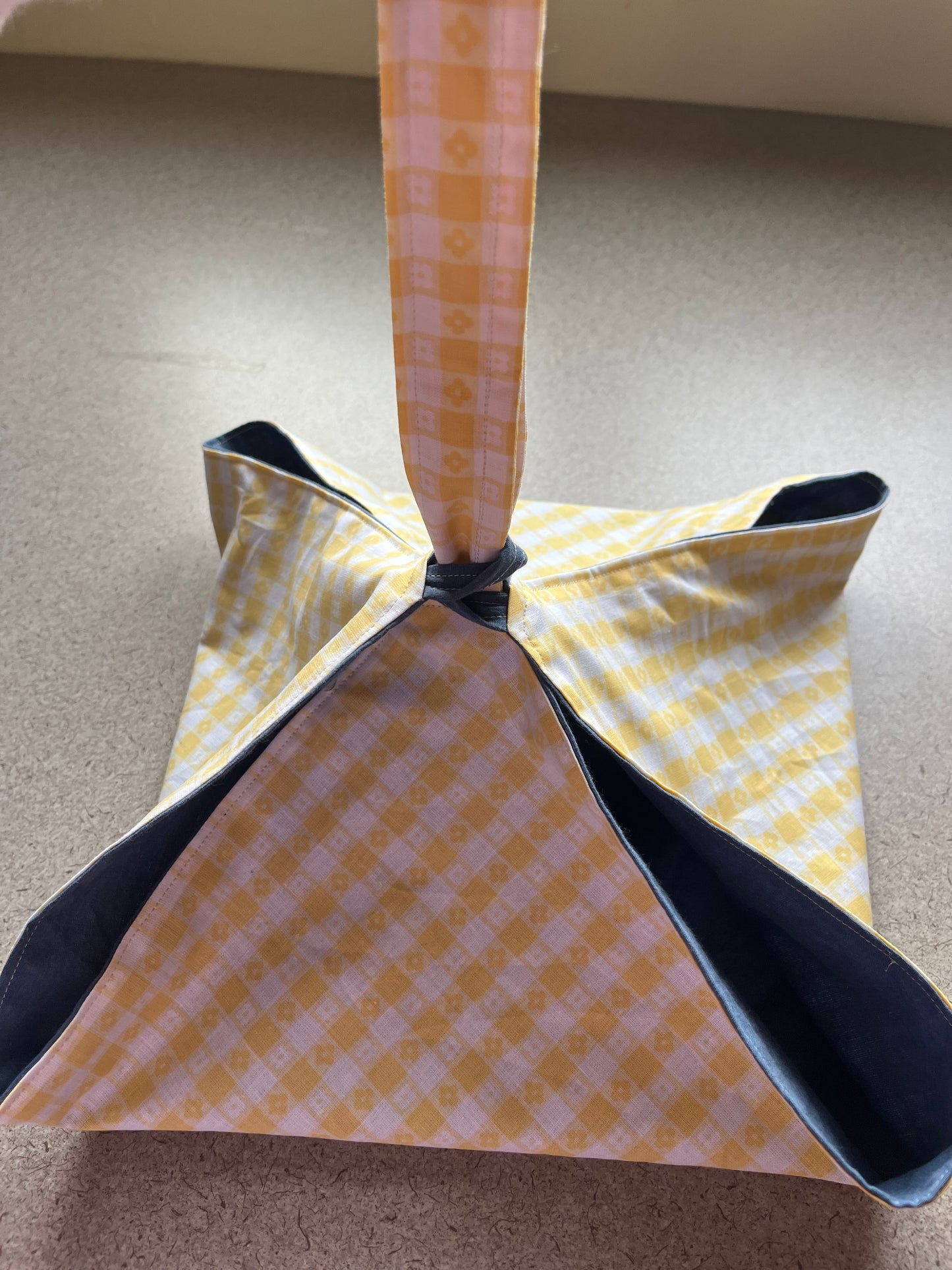 Pie/Bread Carrier